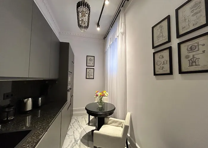 Premium Luxury Opera Near Opera And Basilica 아파트 *