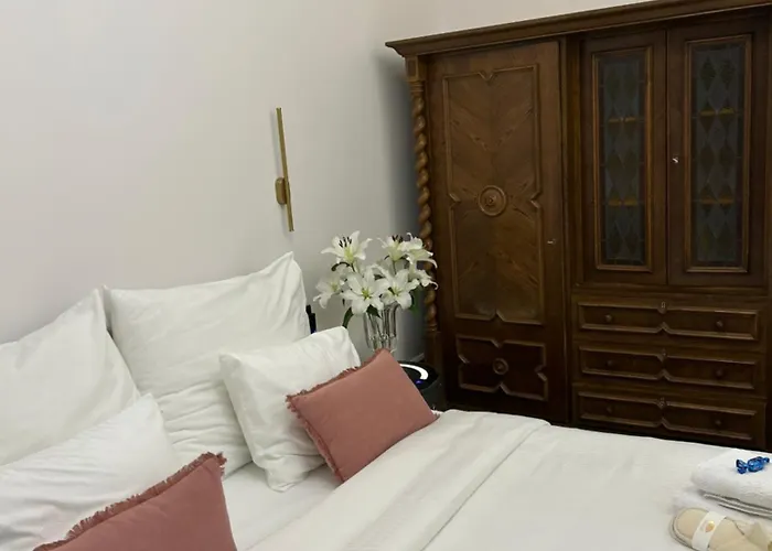 Premium Luxury Opera Near Opera And Basilica